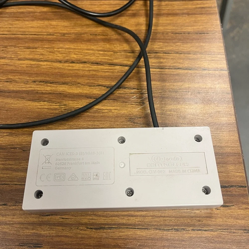 Nintendo entertainment system classic edition: controller and The Edge joystick